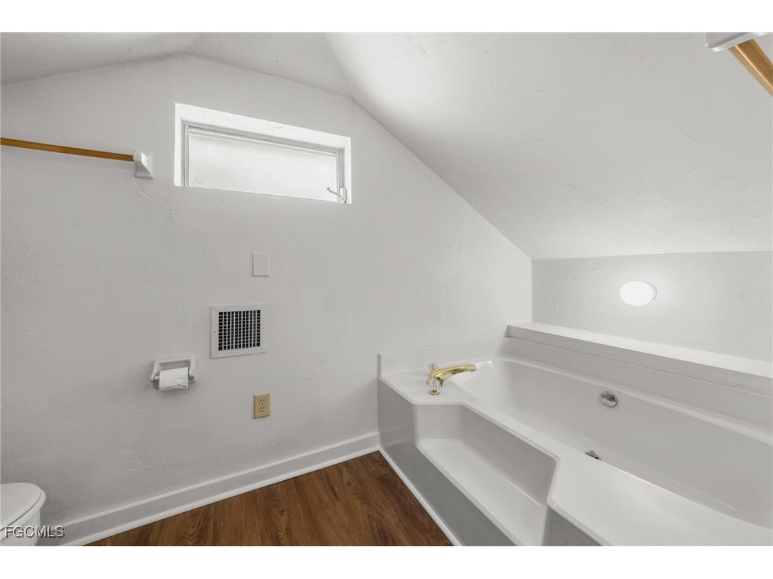 290 Granada Boulevard Fort Myers FL 33905 2025019902 image26