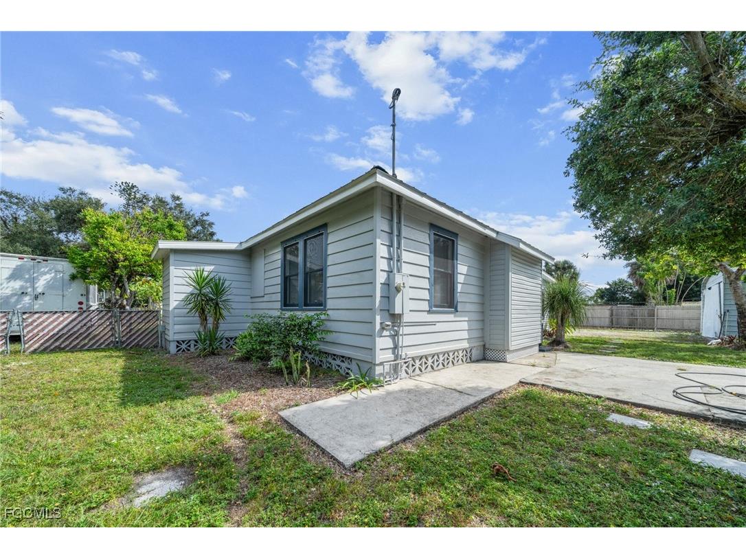 290 Granada Boulevard Fort Myers FL 33905 2025019902 image32