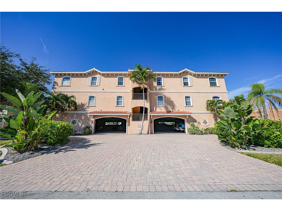 290 Lewis Circle #121 Punta Gorda FL 33950 2025023944 image1