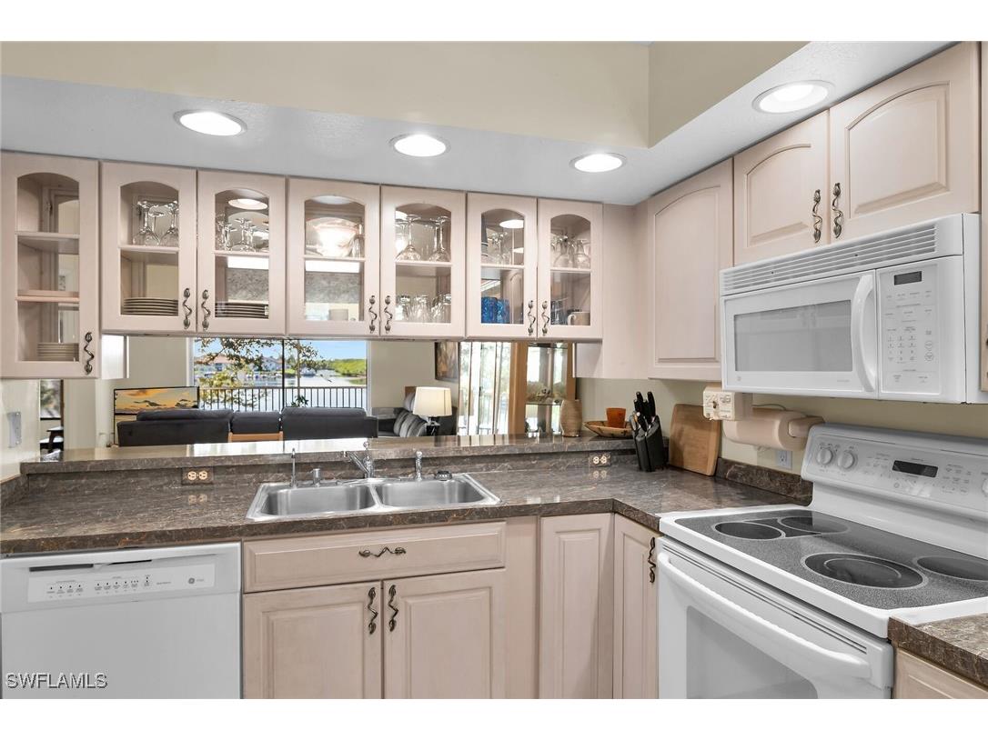 290 Newport Drive #107 Naples FL 34114 225084122 image10