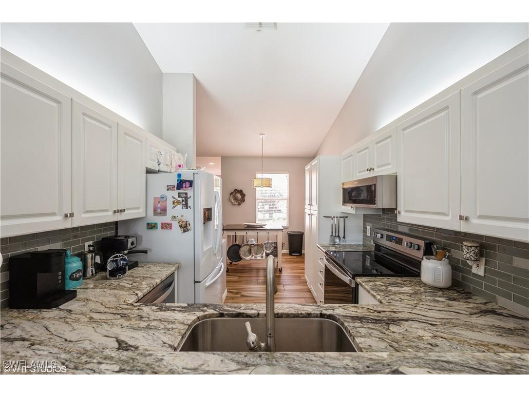 290 Robin Hood Circle #202 Naples FL 34104 225076079 image16