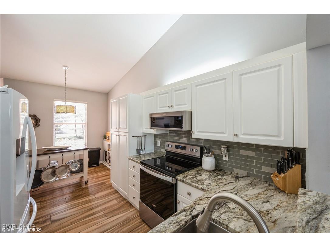 290 Robin Hood Circle #202 Naples FL 34104 225076079 image17