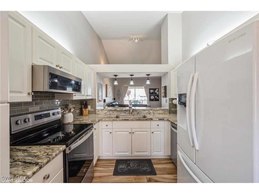 290 Robin Hood Circle #202 Naples FL 34104 225076079 image21