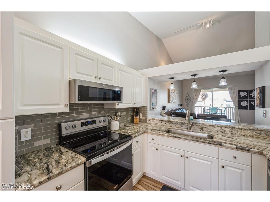 290 Robin Hood Circle #202 Naples FL 34104 225076079 image22