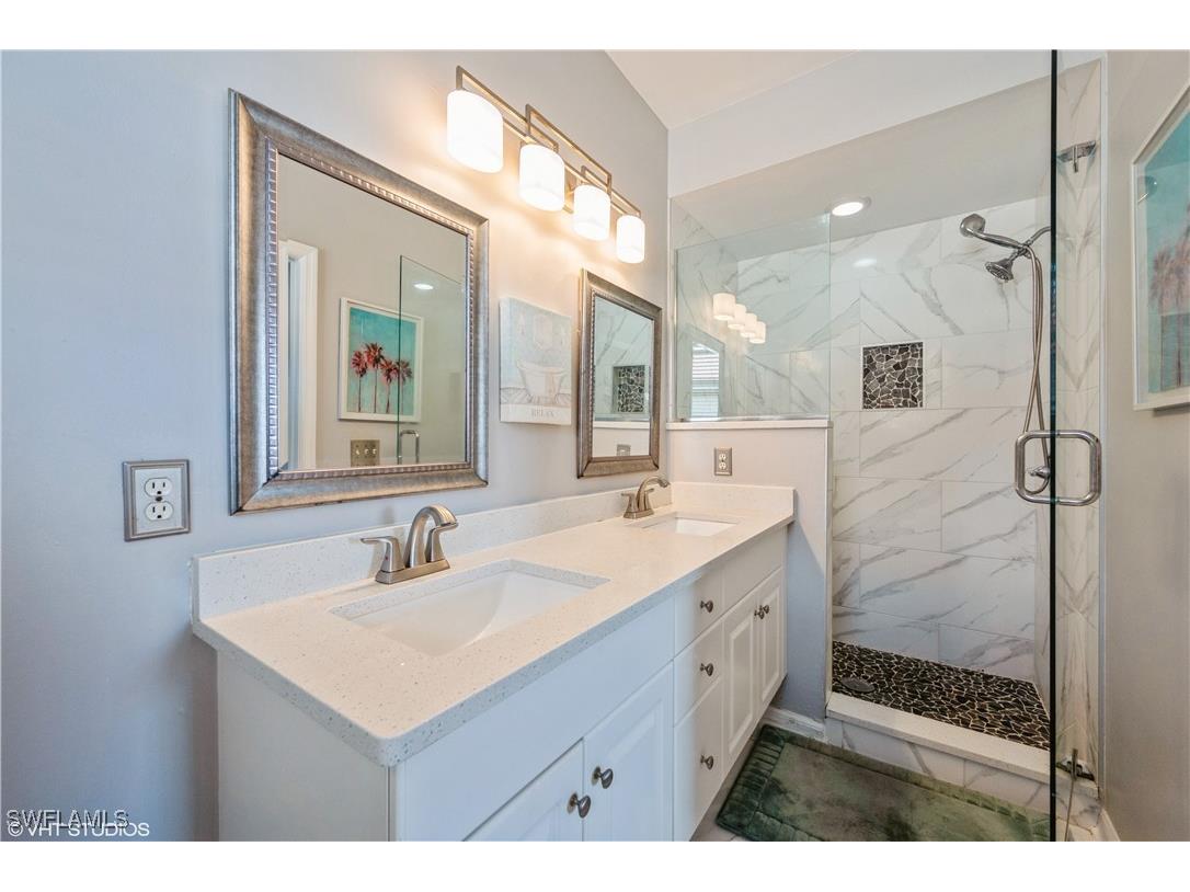 290 Robin Hood Circle #202 Naples FL 34104 225076079 image30