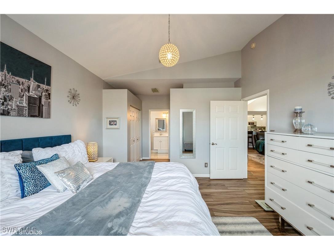 290 Robin Hood Circle #202 Naples FL 34104 225076079 image31