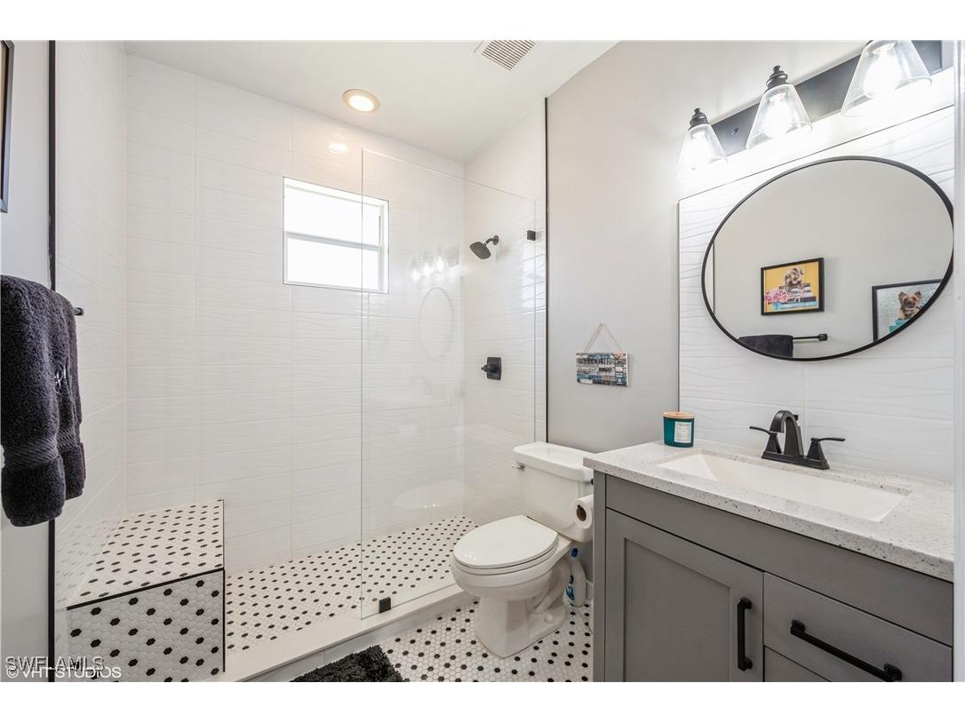 290 Robin Hood Circle #202 Naples FL 34104 225076079 image32