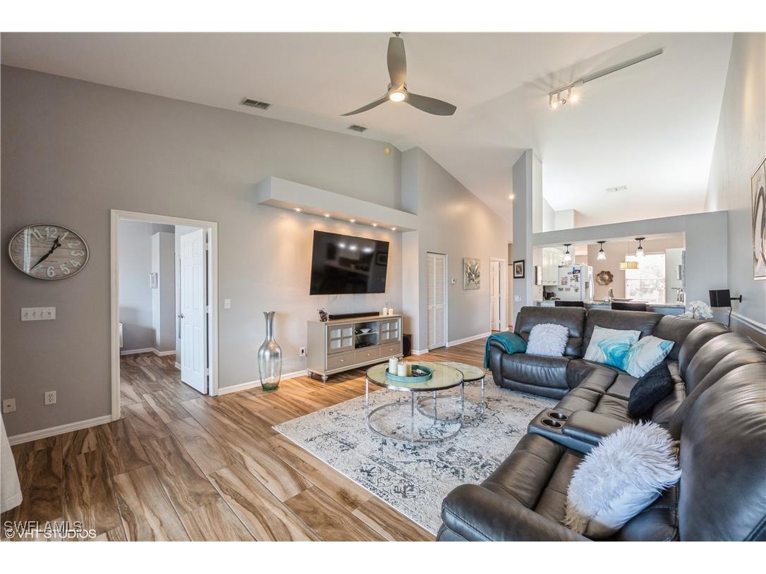 290 Robin Hood Circle #202 Naples FL 34104 225076079 image7