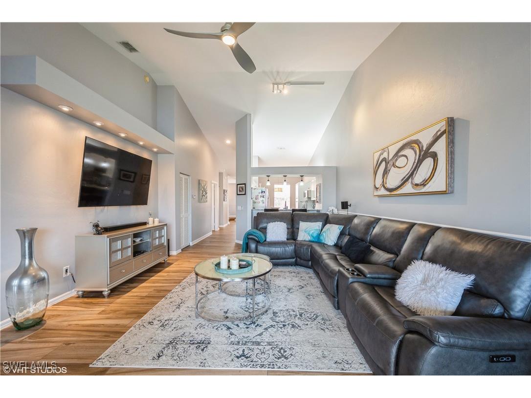 290 Robin Hood Circle #202 Naples FL 34104 225076079 image8