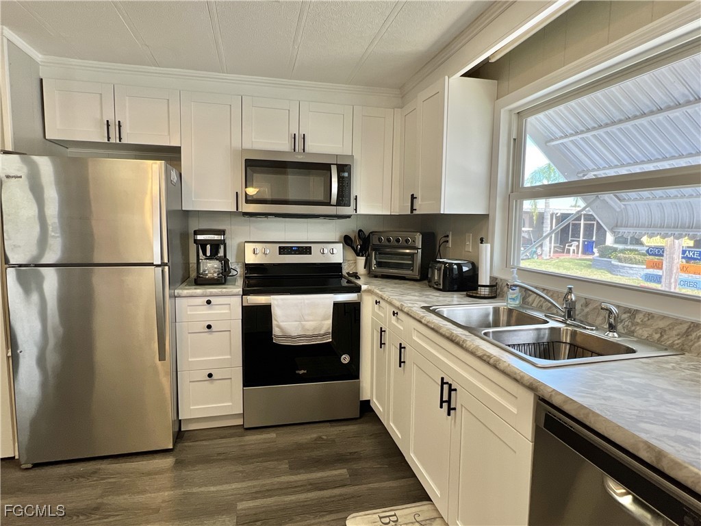 290 Valencia Drive Fort Myers FL 33905 2025006282 image4