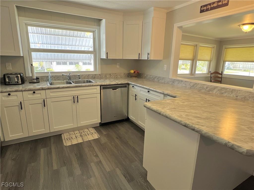 290 Valencia Drive Fort Myers FL 33905 2025006282 image5