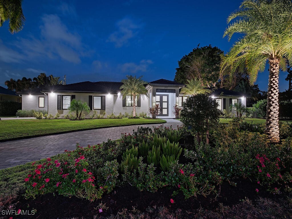 2900 Crayton Road Naples FL 34103 224081201 image1