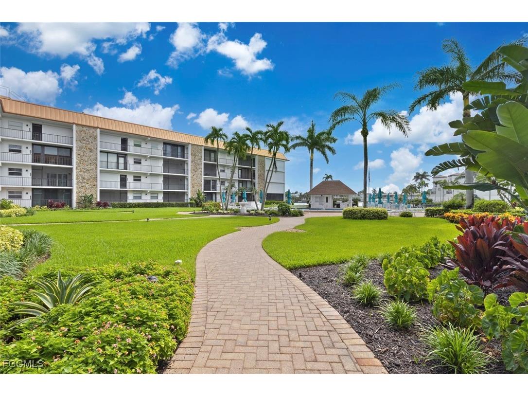 2900 Gulf Shore Boulevard N #111 Naples FL 34103 2025020397 image27