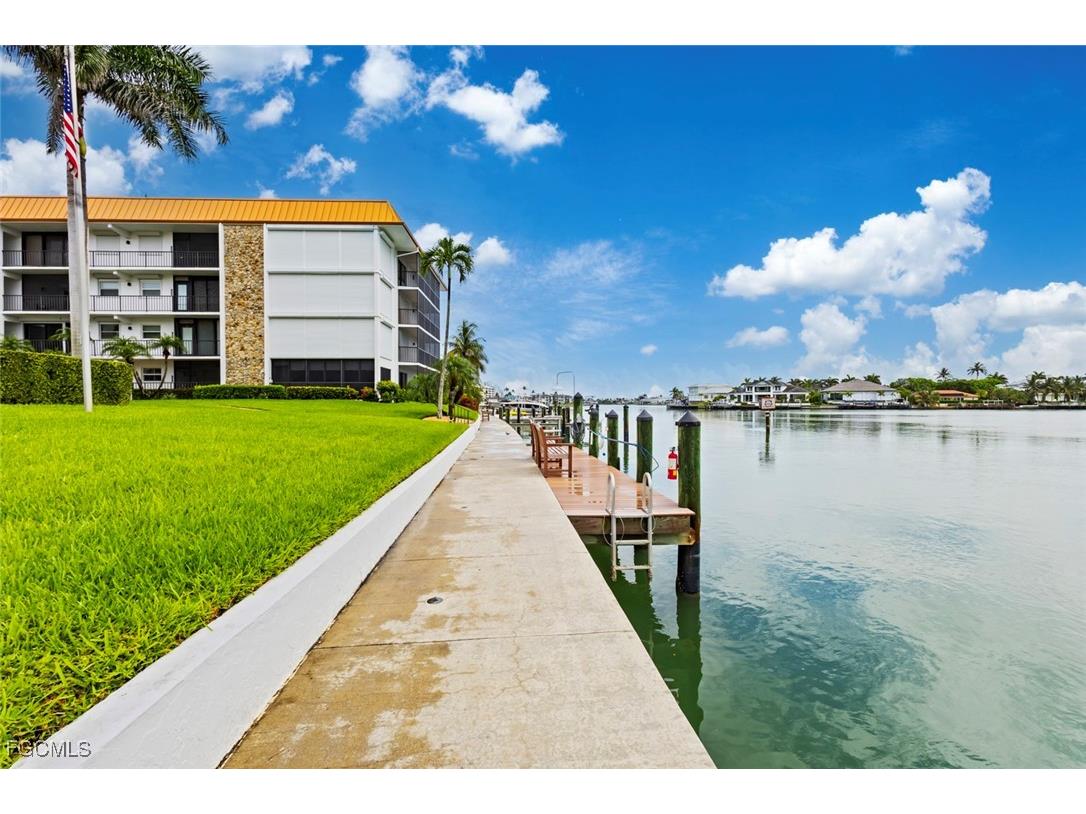 2900 Gulf Shore Boulevard N #111 Naples FL 34103 2025020397 image28