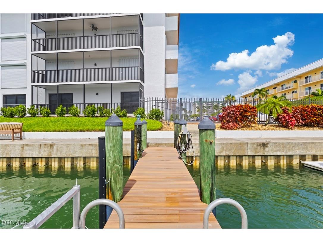 2900 Gulf Shore Boulevard N #111 Naples FL 34103 2025020397 image30