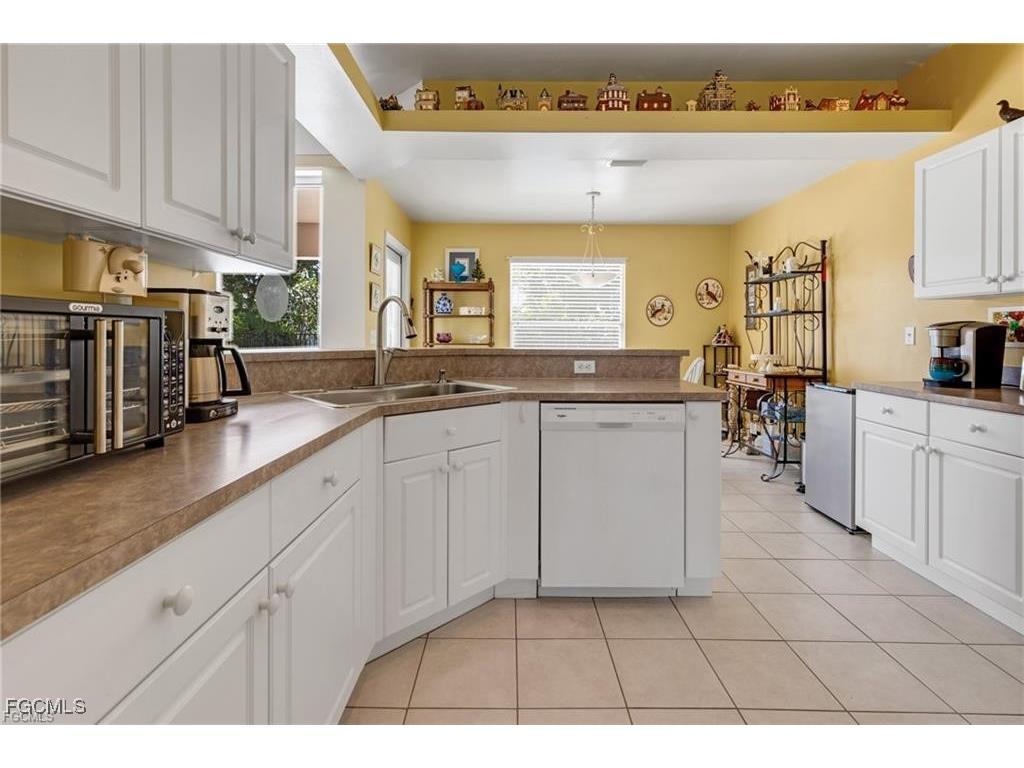 2902 Surfside Boulevard Cape Coral FL 33914 2025018416 image11