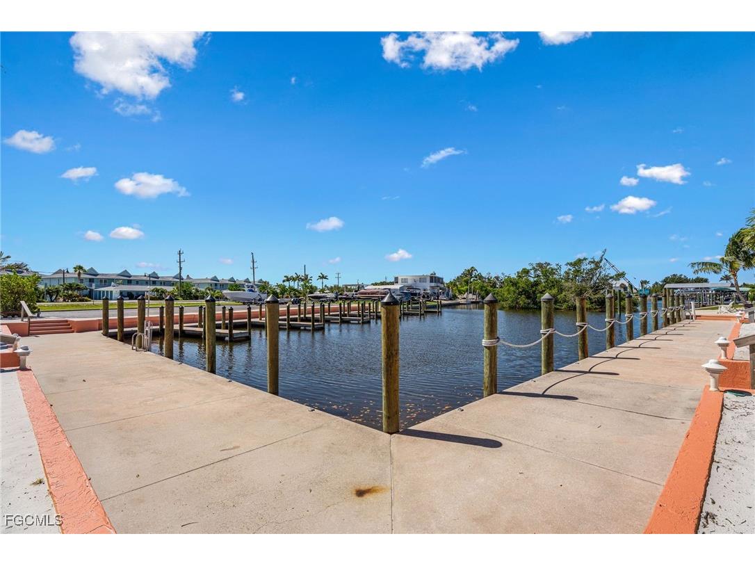 2904-2938 Sanibel Boulevard #1-20 Saint James City FL 33956 2025011075 image37