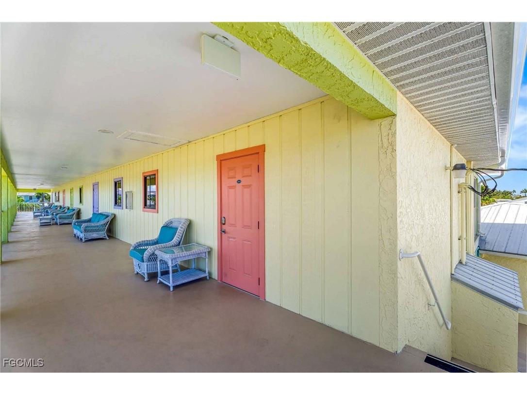 2904-2938 Sanibel Boulevard #1-20 Saint James City FL 33956 2025011075 image5