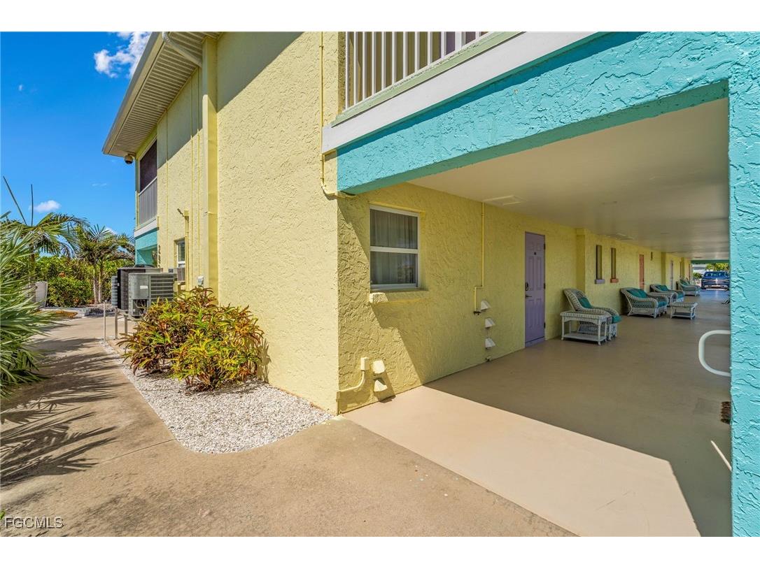 2904-2938 Sanibel Boulevard #1-20 Saint James City FL 33956 2025011075 image9