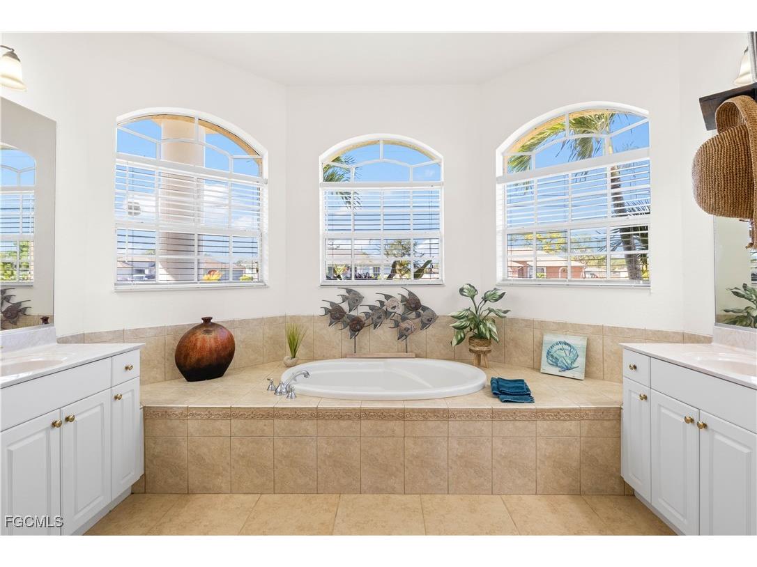 2905 NW 22nd Place Cape Coral FL 33993 2025025206 image22