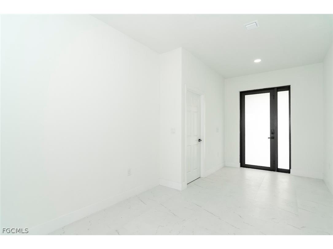 2907 Colin Avenue S Lehigh Acres FL 33976 2026007693 image8