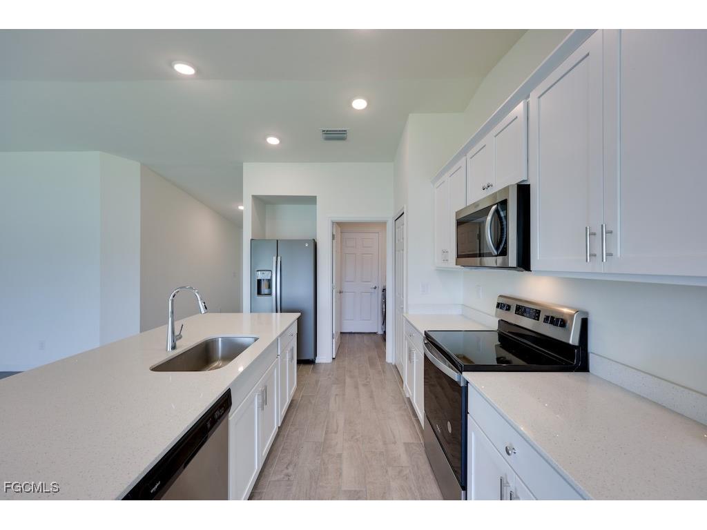 2908 NW 18th Avenue Cape Coral FL 33993 2025018727 image8