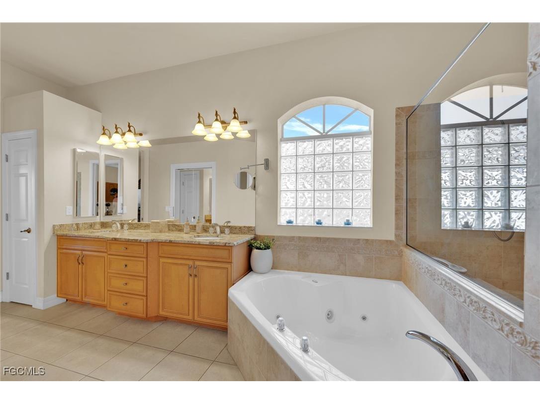2909 SW 39th Street Cape Coral FL 33914 2025025693 image34