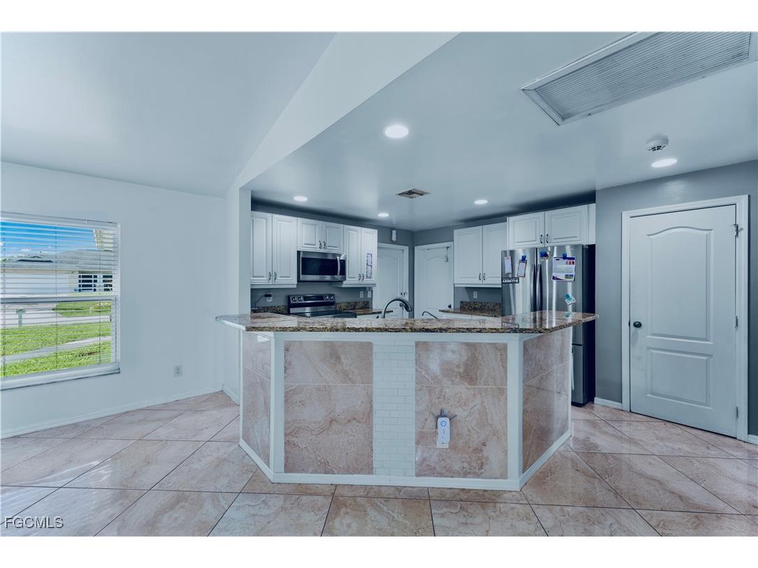 2910 65th Street W Lehigh Acres FL 33971 2025021029 image5