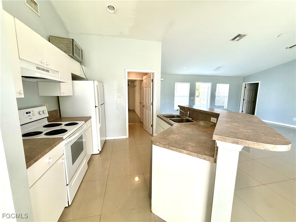 2911 40th Street SW Lehigh Acres FL 33976 2025013871 image8