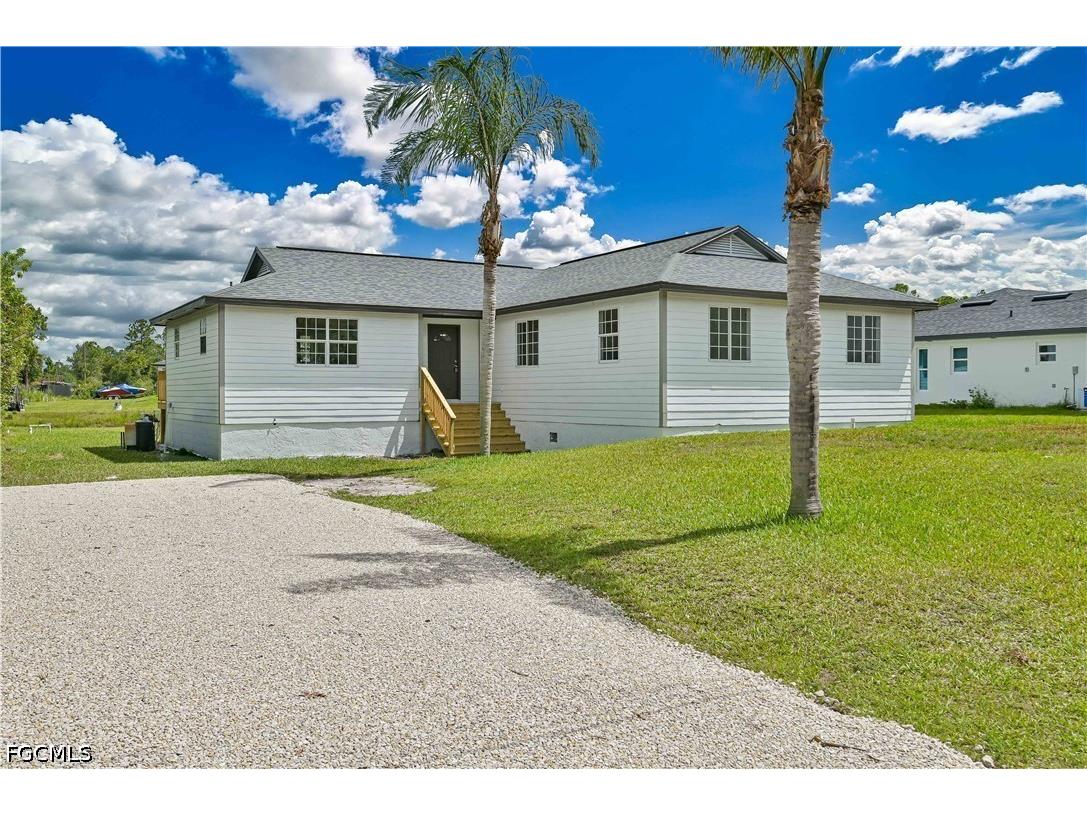 2912 28th Street W Lehigh Acres FL 33971 2026023372 image1