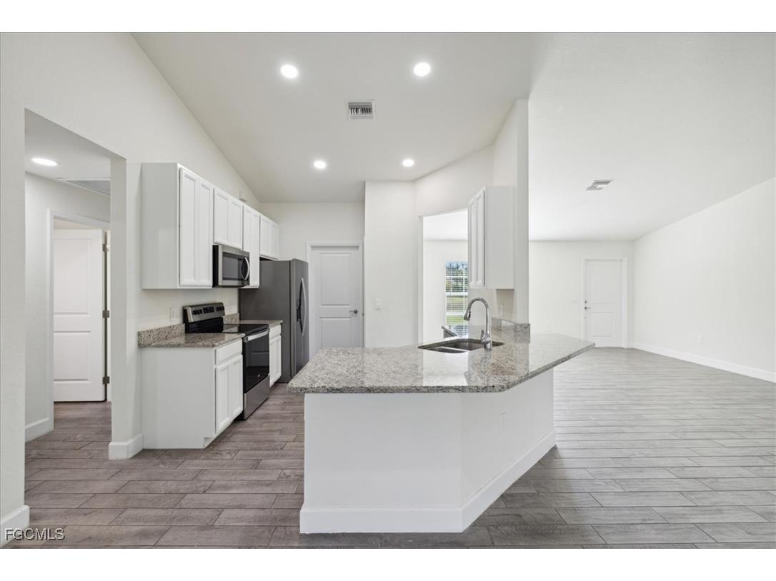 2914 Flora Avenue N Lehigh Acres FL 33971 2025019664 image10