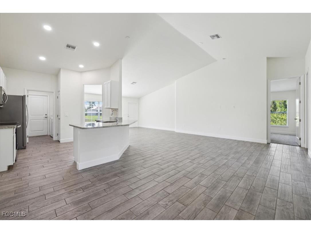 2914 Flora Avenue N Lehigh Acres FL 33971 2025019664 image9