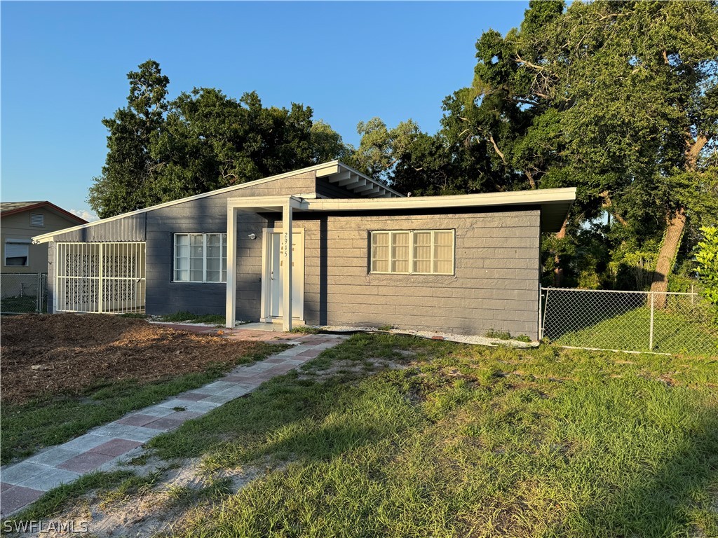2915 Grand Avenue Fort Myers FL 33901 224045275 image1