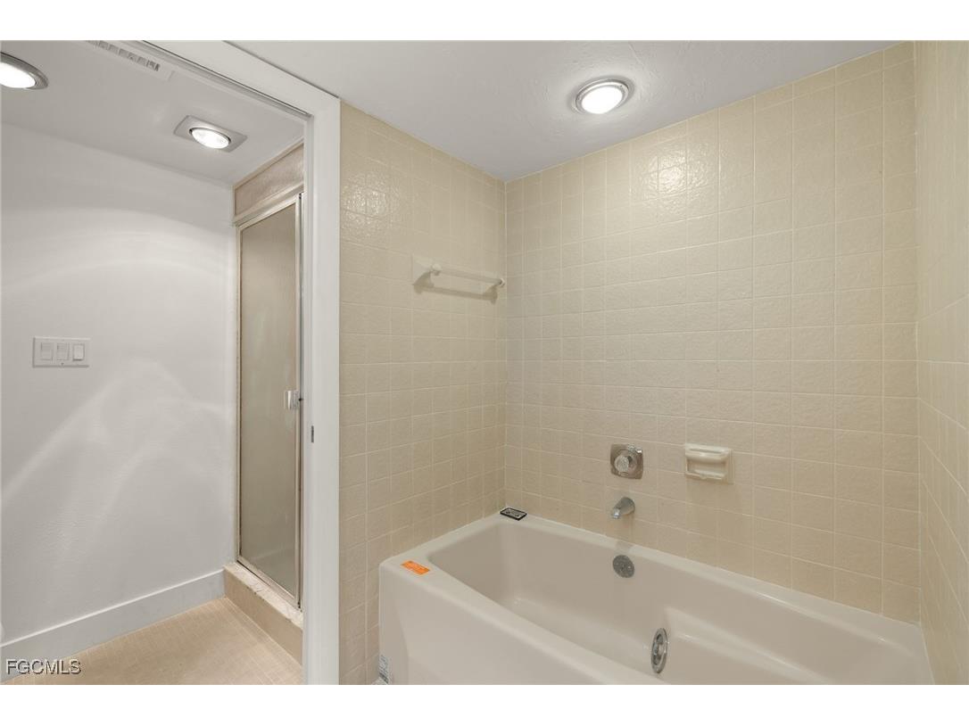 2915 W Gulf Drive #A201 Sanibel FL 33957 2025019104 image18