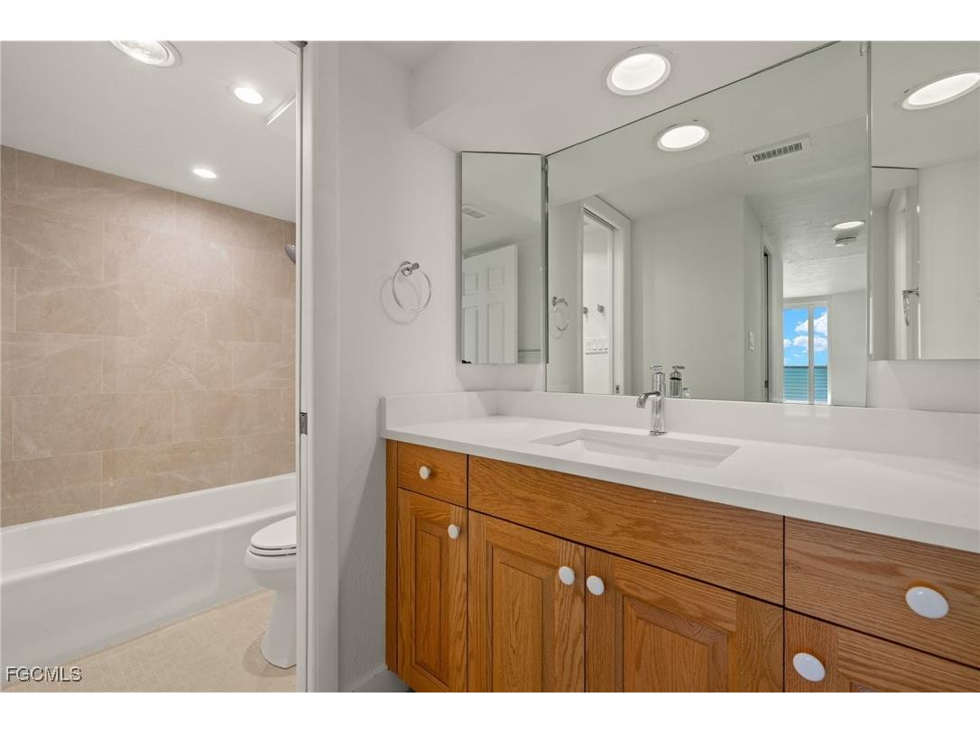 2915 W Gulf Drive #A201 Sanibel FL 33957 2025019104 image22