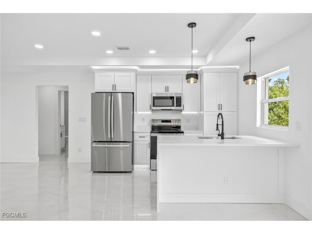 2916 Dora Avenue N Lehigh Acres FL 33971 2025014493 image18