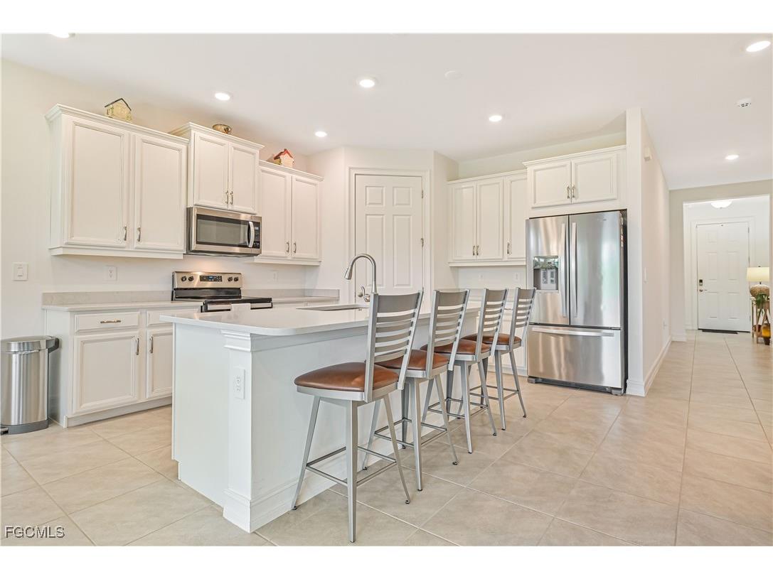 2916 Royal Gardens Avenue Fort Myers FL 33916 2025008671 image1