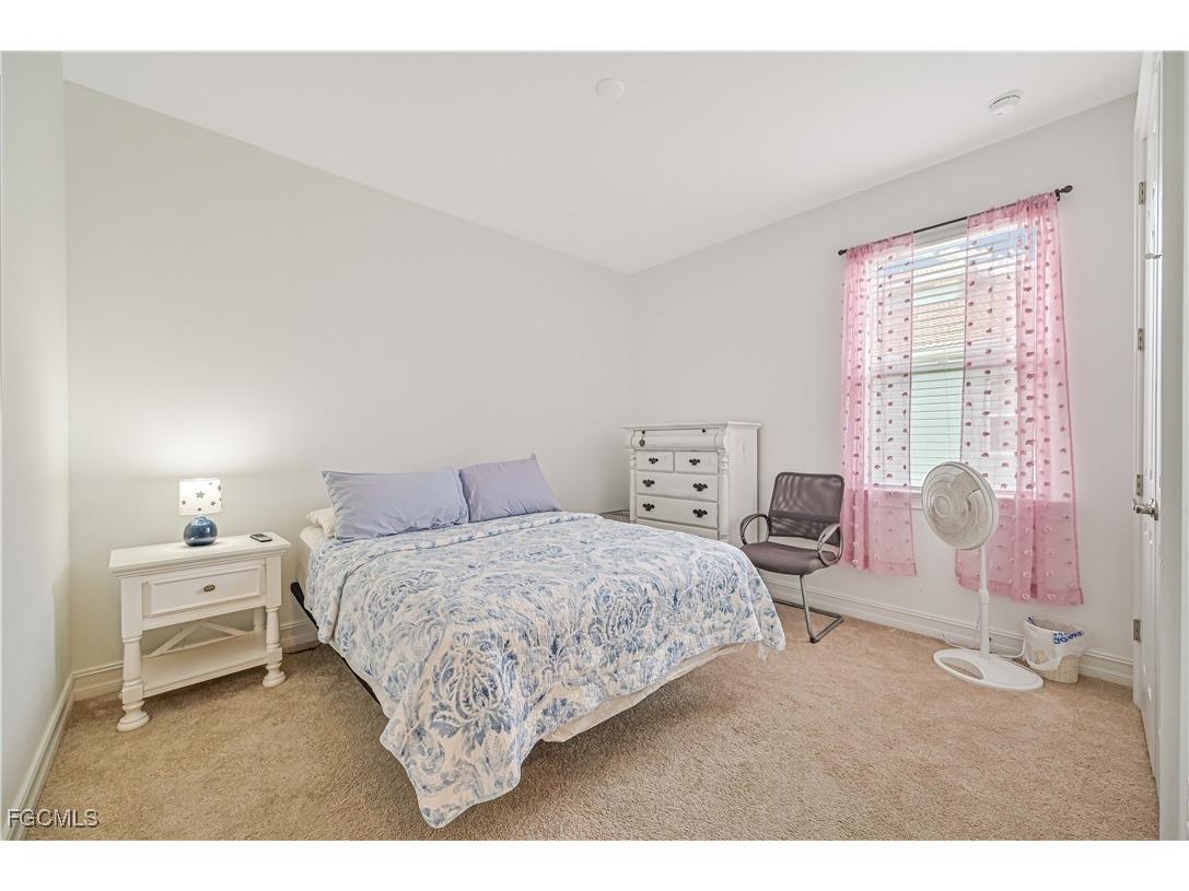 2916 Royal Gardens Avenue Fort Myers FL 33916 2025008671 image18