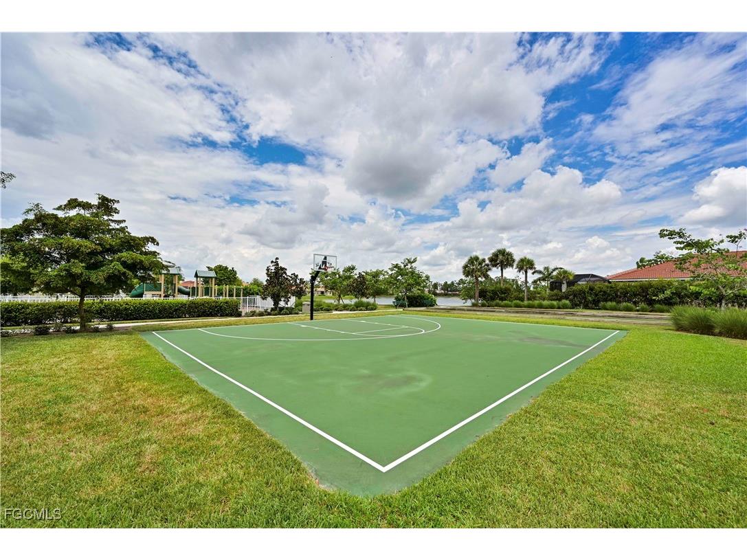 2916 Royal Gardens Avenue Fort Myers FL 33916 2025008671 image22