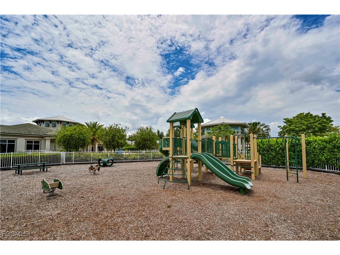 2916 Royal Gardens Avenue Fort Myers FL 33916 2025008671 image25