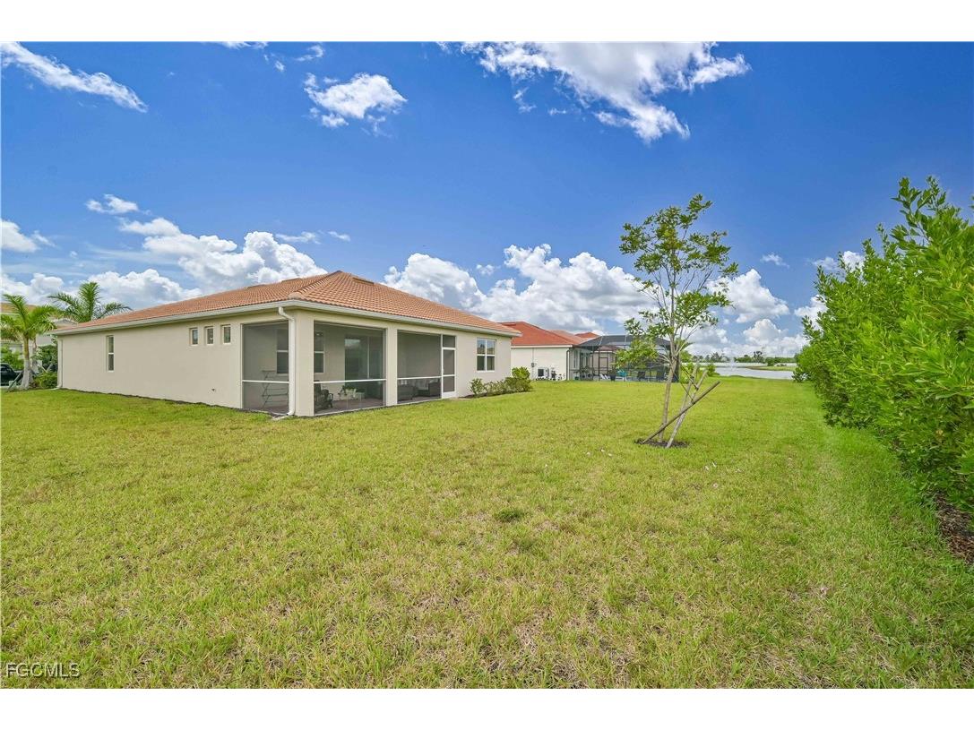 2916 Royal Gardens Avenue Fort Myers FL 33916 2025008671 image4