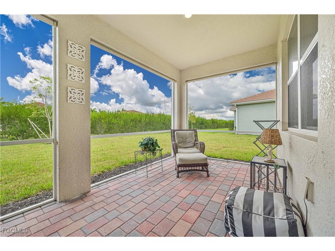 2916 Royal Gardens Avenue Fort Myers FL 33916 2025008671 image6