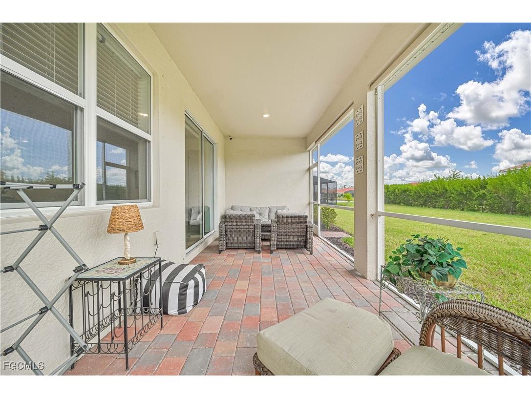 2916 Royal Gardens Avenue Fort Myers FL 33916 2025008671 image7