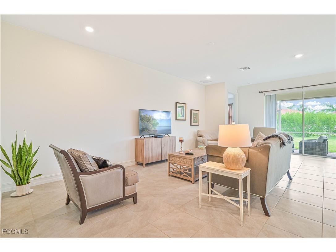 2916 Royal Gardens Avenue Fort Myers FL 33916 2025008671 image8