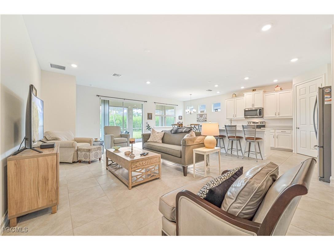 2916 Royal Gardens Avenue Fort Myers FL 33916 2025008671 image9