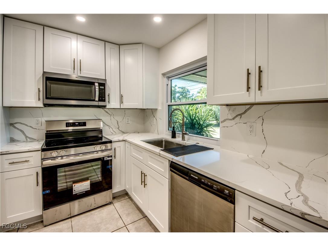 2916 SW 2nd Avenue Cape Coral FL 33914 2026002992 image11