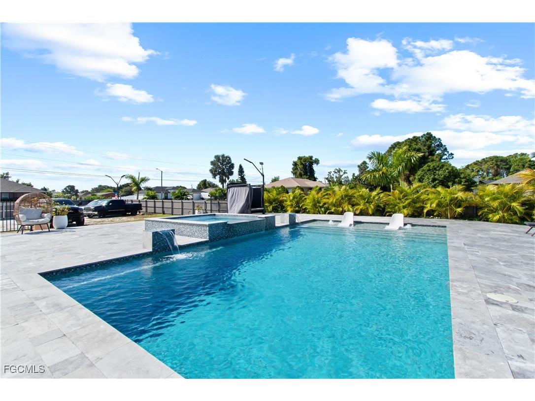 2919 8th Street W Lehigh Acres FL 33971 2025020257 image1