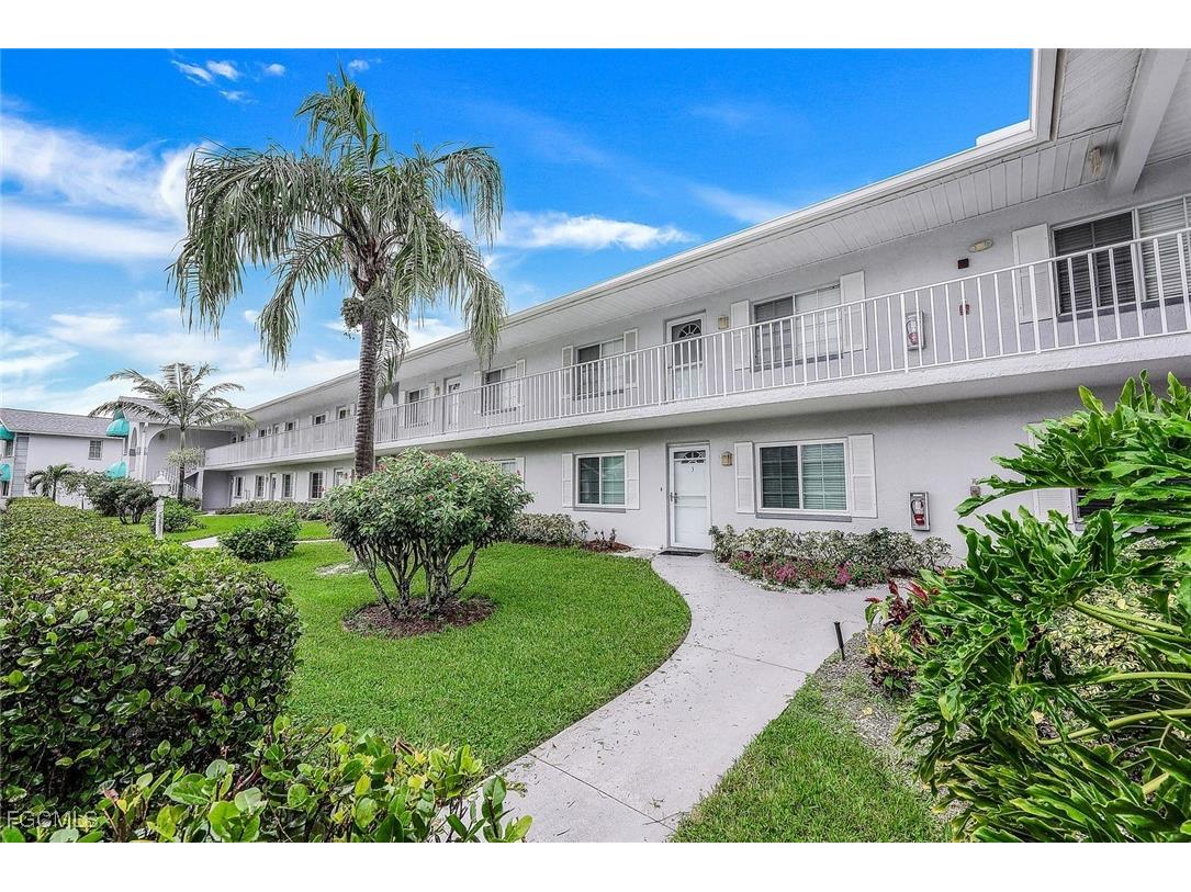 292 Belina Drive #1 Naples FL 34104 2025018494 image1