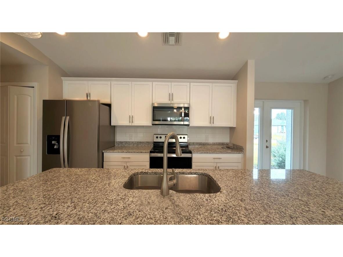 2920 NW 4th Place Cape Coral FL 33993 2025017077 image1