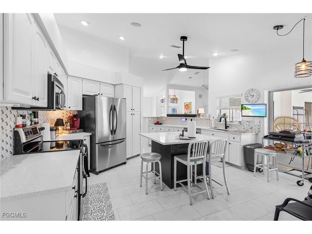 2920 SE 22nd Place Cape Coral FL 33904 2025009025 image10